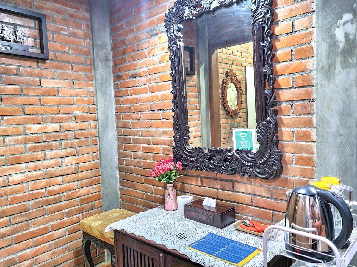 Ndalem Suryo Saptono Guest House Tugu Exterior foto